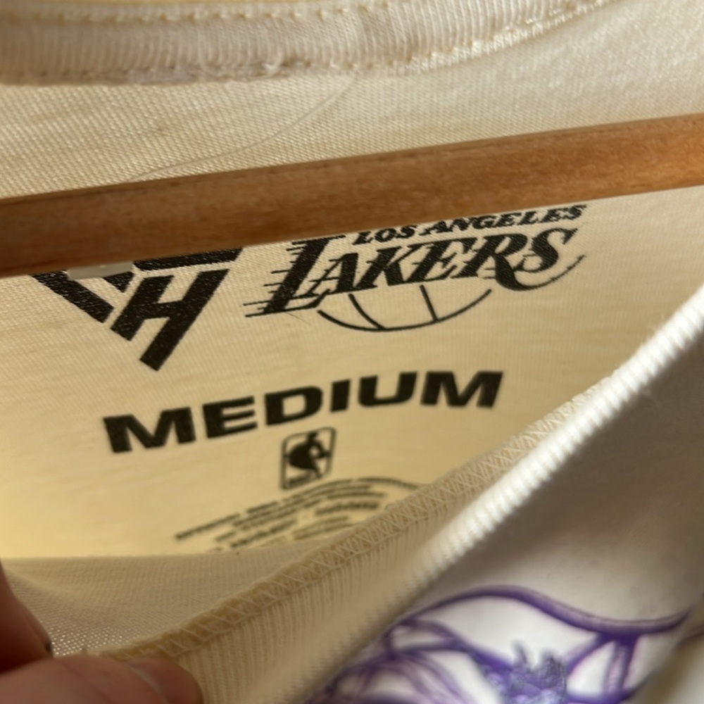 Hypland LA Lakers NBA Anime Cream Mens Medium - Picture 2 of 4